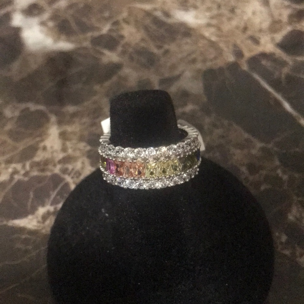 Colorful ring